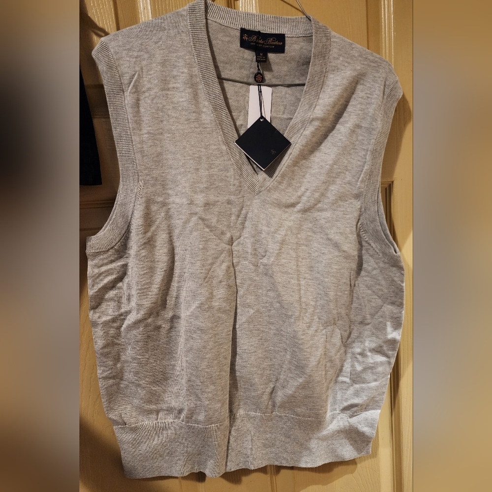 Armless sweater Men's Size MEDIUM